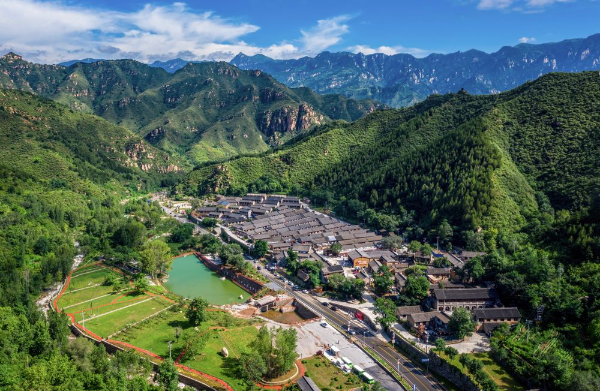 河北省阜平县骆驼湾村景色（2021年7月23日摄，无人机照片）。新华社记者 朱旭东 摄